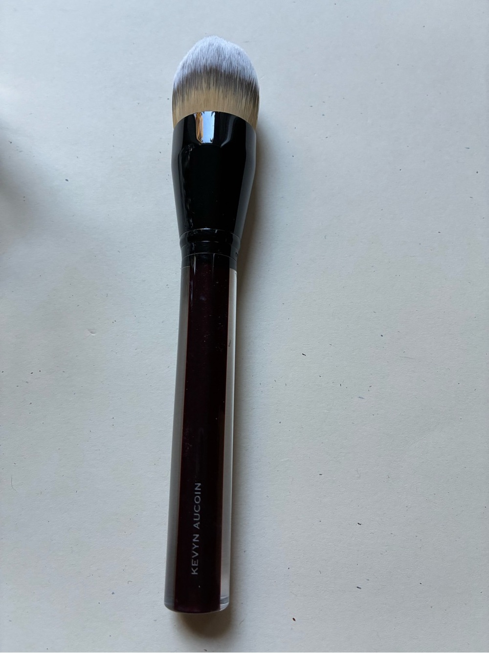Kevyn Aucoin Foundation Makeup Brush – Synthetic Bristles